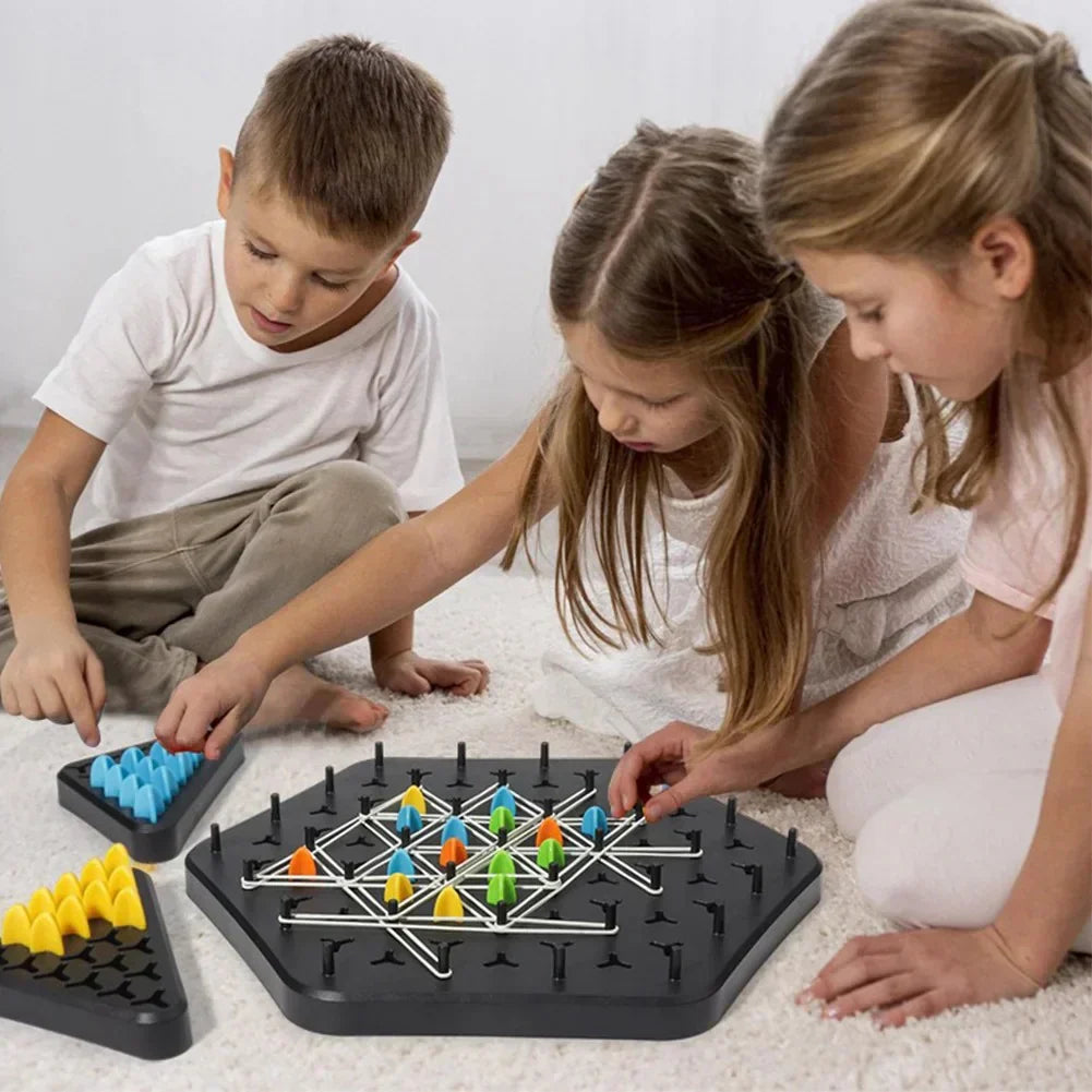 Jeu triangulaire avec élastique